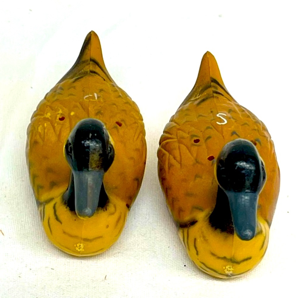 Vintage plastic ducks salt & pepper shaker sz 3.5x1.5